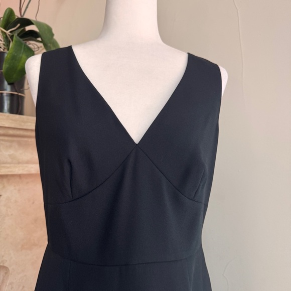 Moda International Sleeveless V Neck Classic Little Black Dress Womens Size 8 - Picture 4 of 12